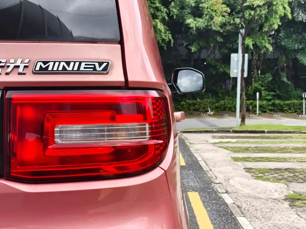 Wuling MINIEV — миниатюра 8