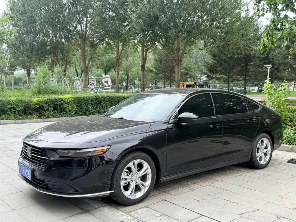 2024 Honda Accord - zdjęcie 1 z 9