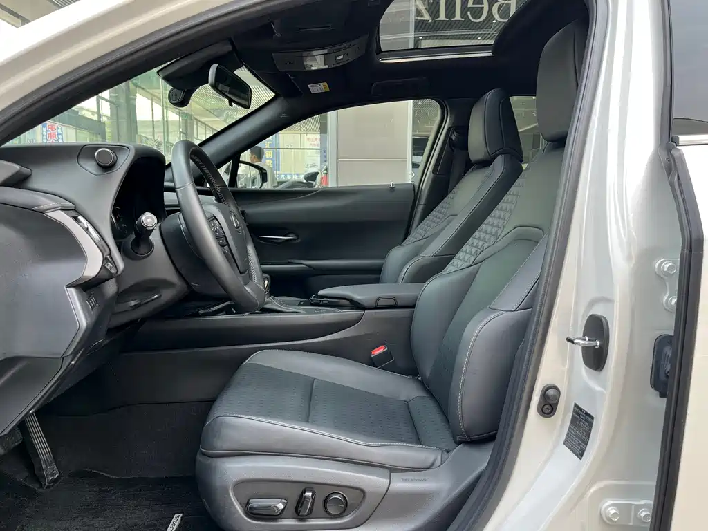 Lexus UX — миниатюра 5