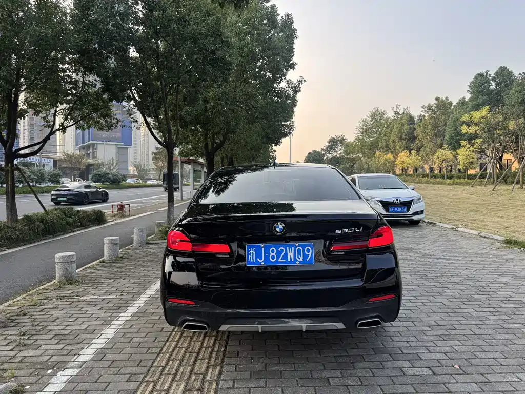 BMW 5 Series — миниатюра 8