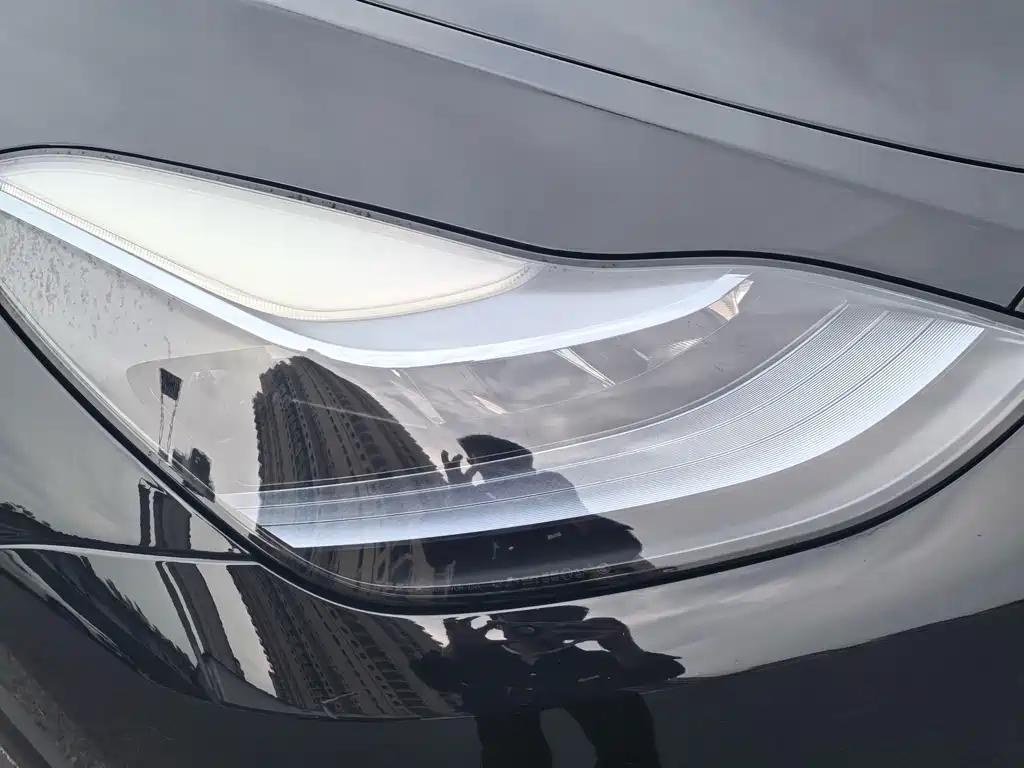 Tesla Model Y — миниатюра 14