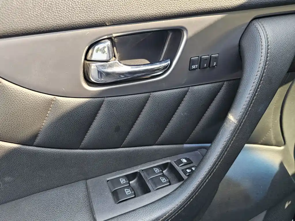 Infiniti FX — миниатюра 9