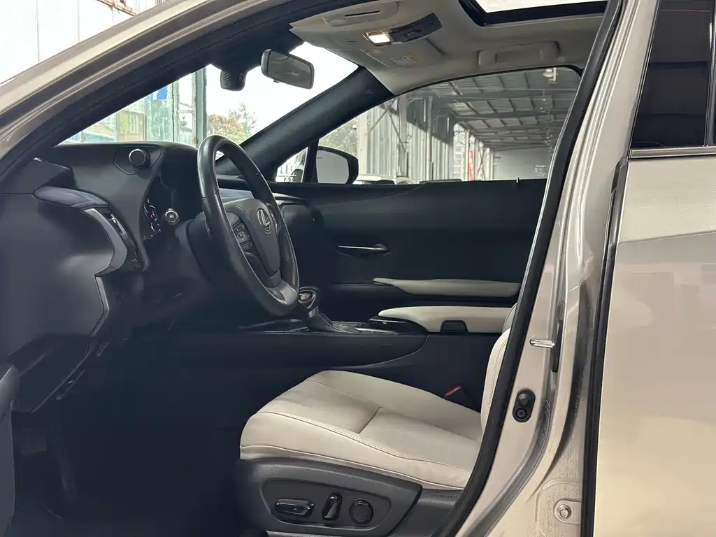 Lexus UX — миниатюра 4