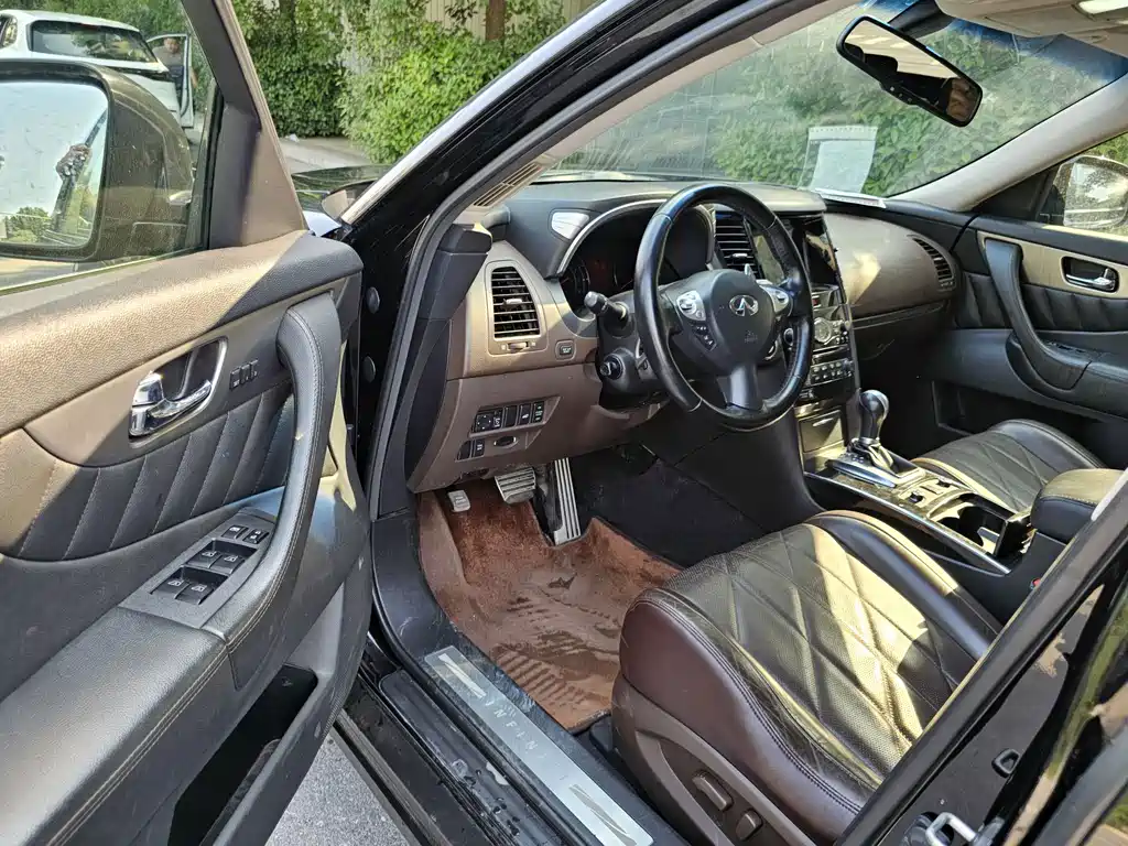 Infiniti FX — миниатюра 8