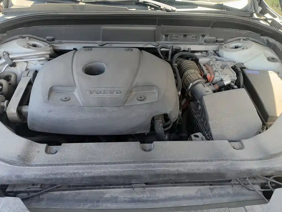 Volvo XC60 PHEV — миниатюра 10
