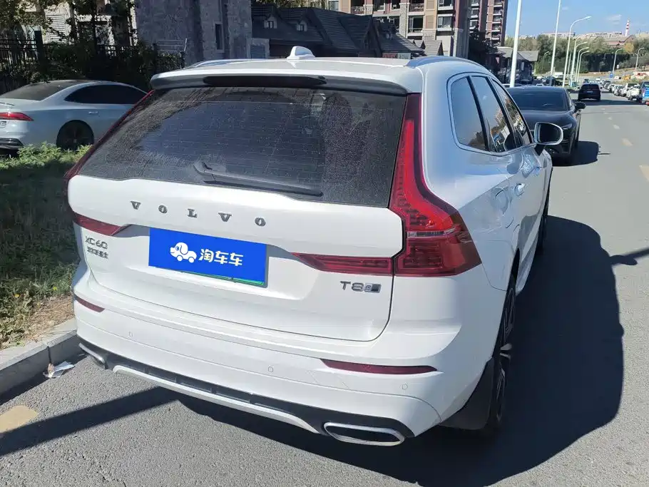 Volvo XC60 PHEV — миниатюра 3