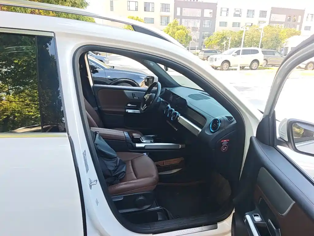 Mercedes-Benz GLB — миниатюра 9
