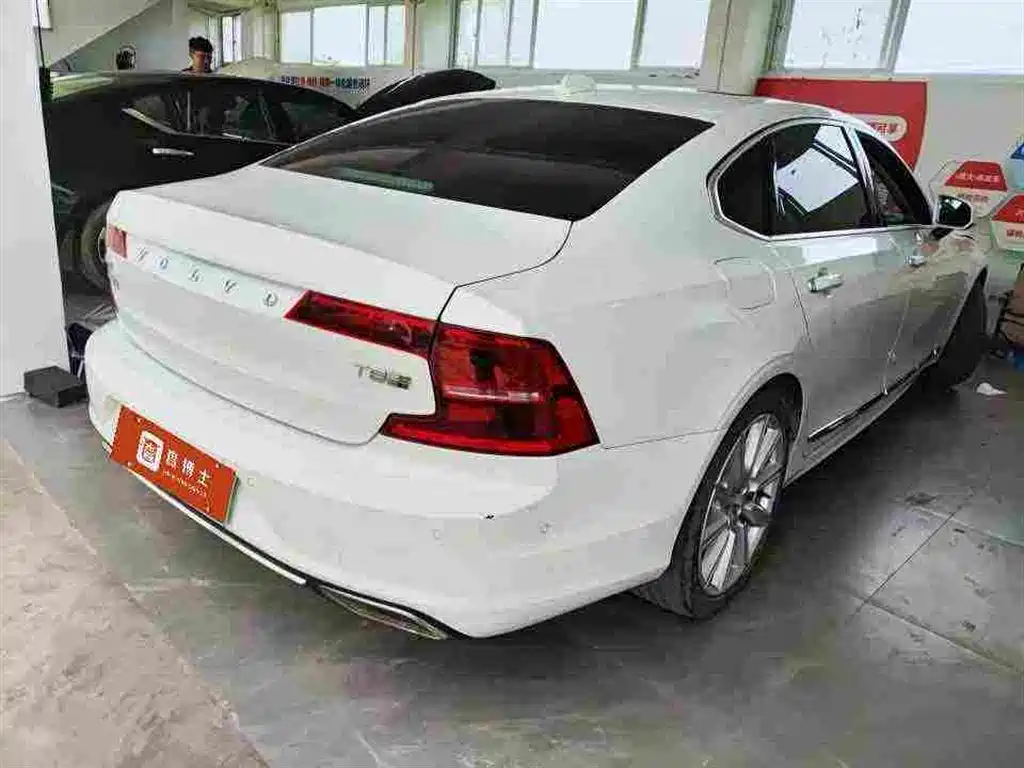 Volvo S90 PHEV — миниатюра 6
