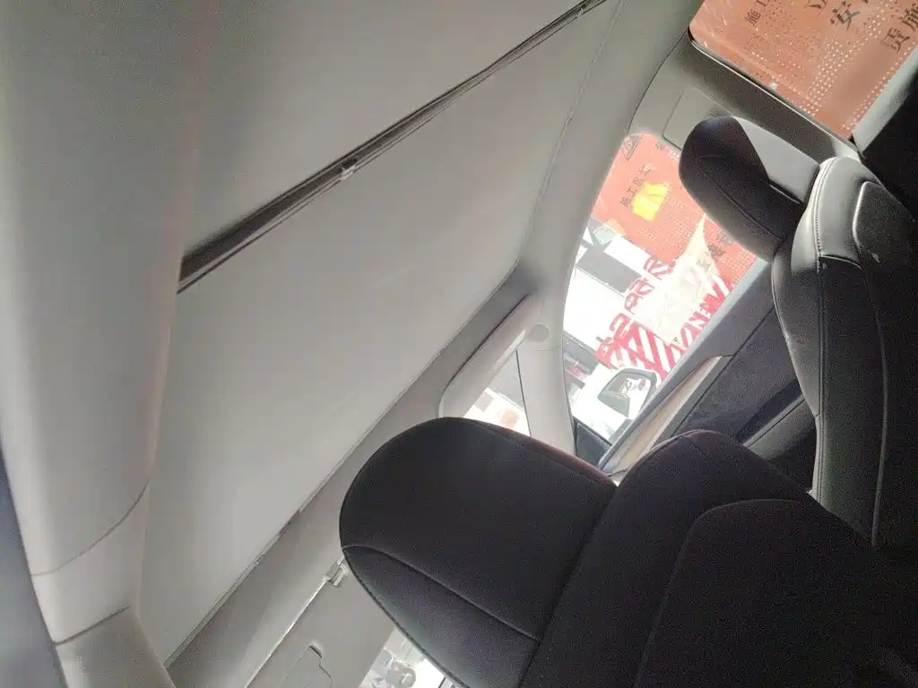 Tesla Model Y — миниатюра 14