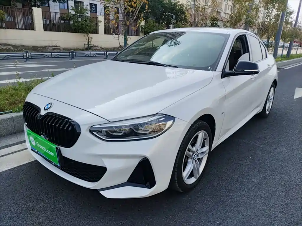 BMW 1 Series 2022 — фото 1