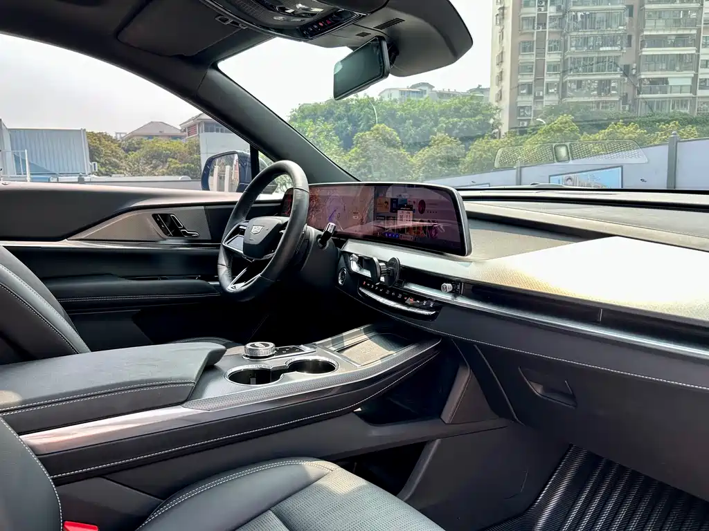 Cadillac XT5 — миниатюра 11
