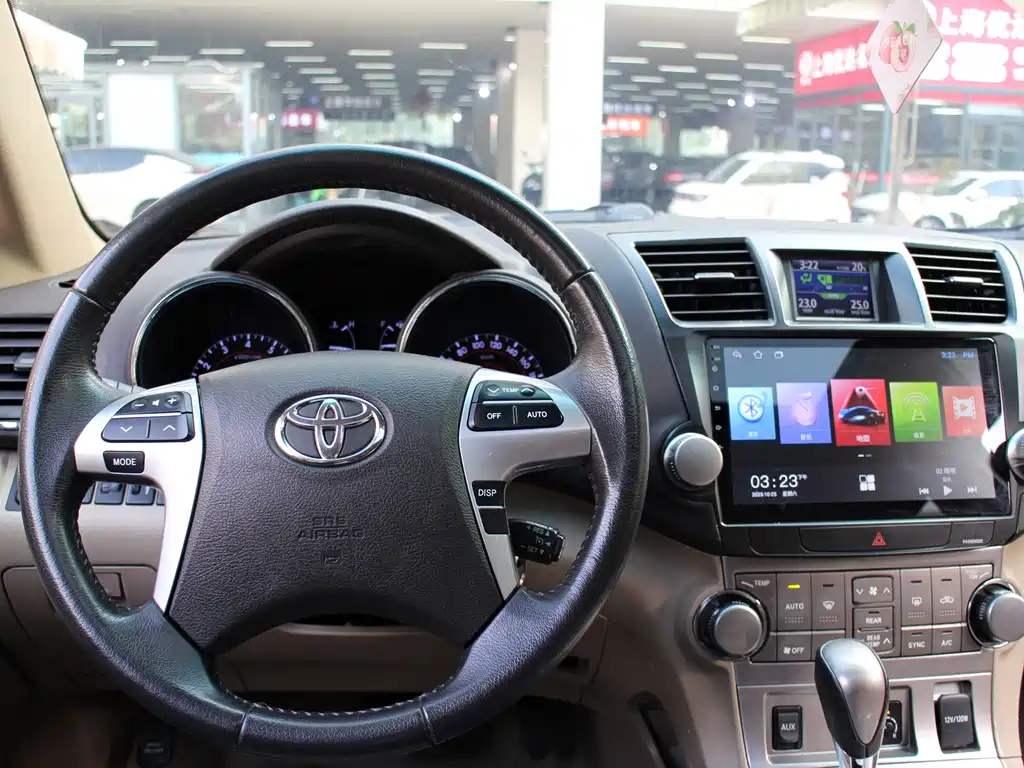 Toyota Highlander 2012 2.7L 7 мест Luxury