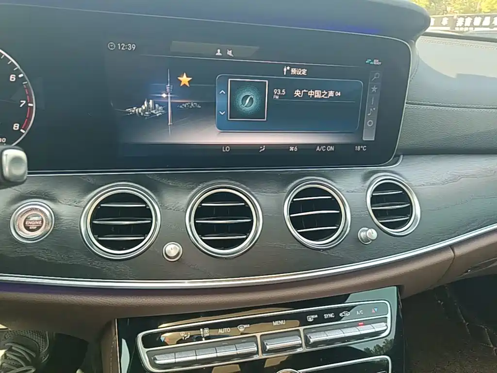 Mercedes-Benz E-Class — миниатюра 13