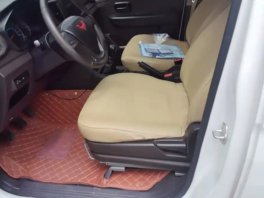 Wuling Hongguang V — миниатюра 9