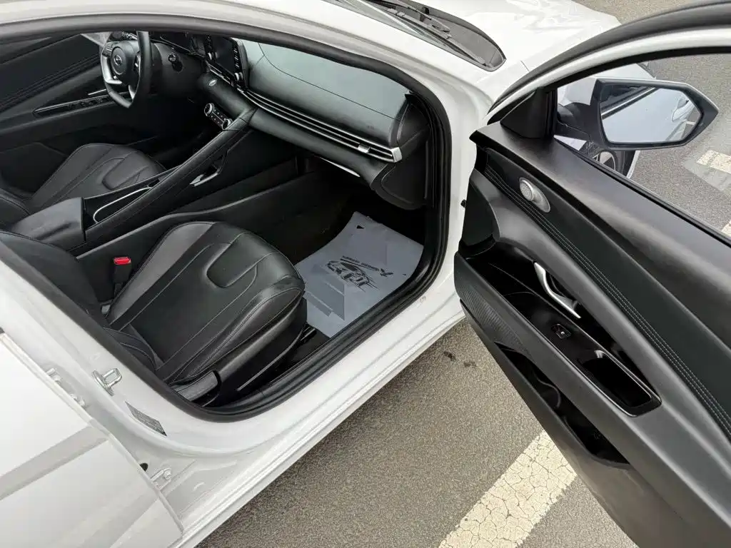 Hyundai Elantra — миниатюра 12