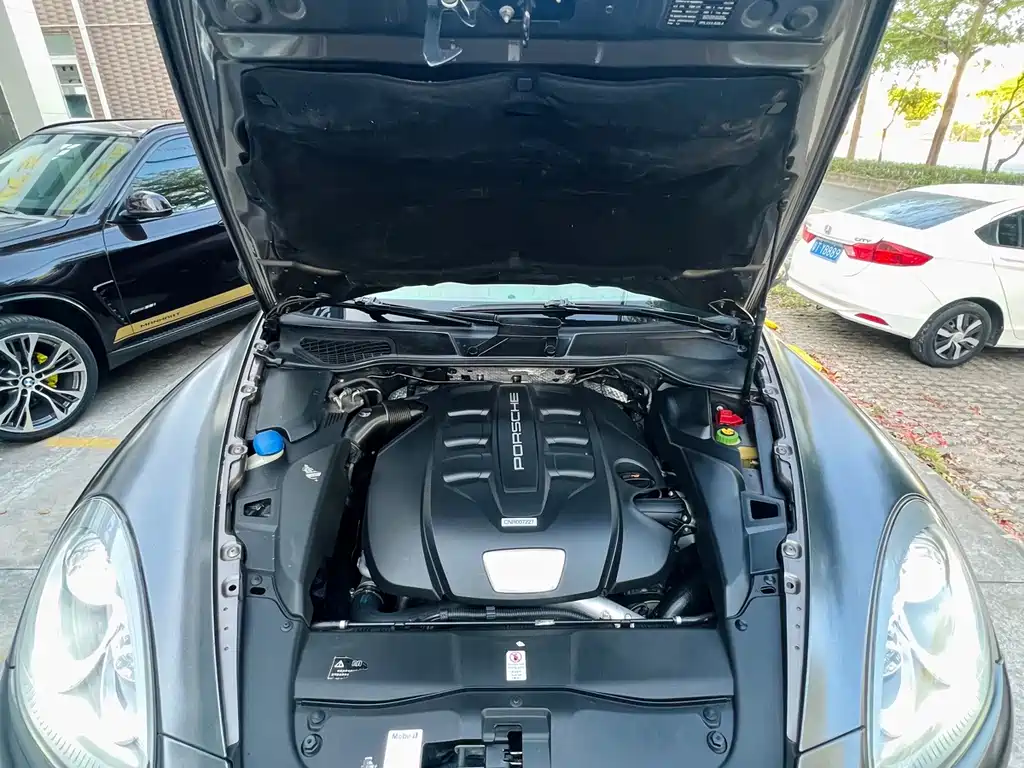 Porsche Cayenne — миниатюра 8