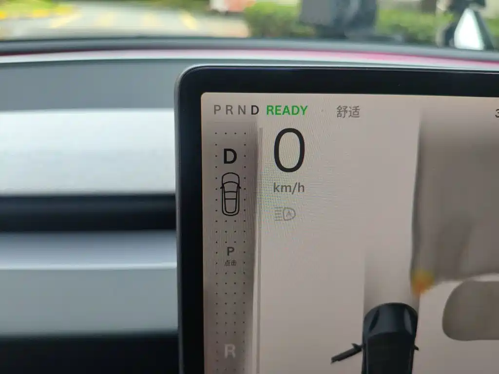 Tesla Model 3 — миниатюра 7
