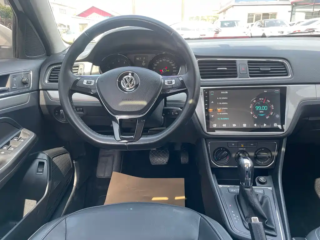 Volkswagen Lavida 2015 1.6L AT Comfort