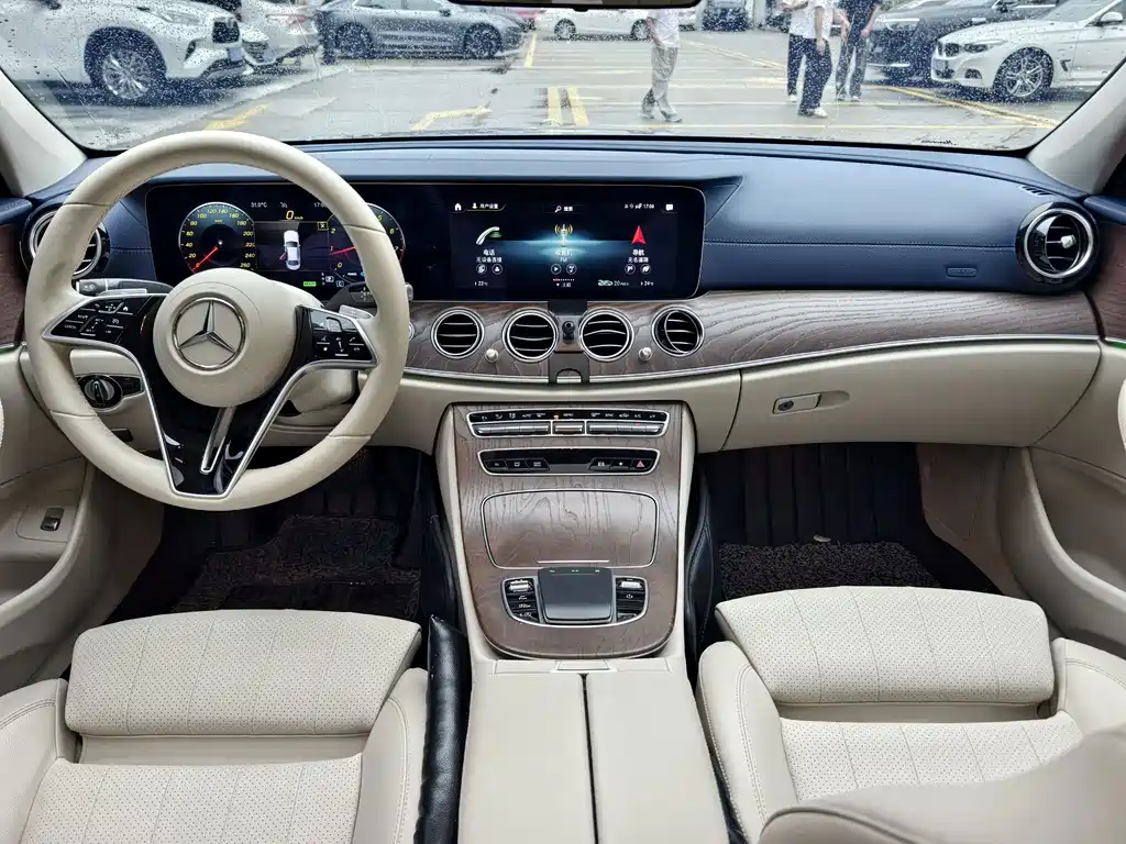 Mercedes-Benz E-Class — миниатюра 6