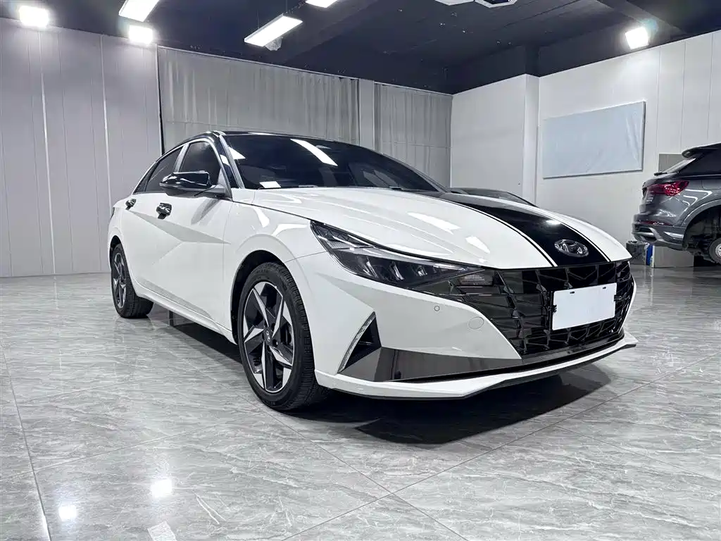 Hyundai Elantra 2022 240TGDi DCT LUX Luxury