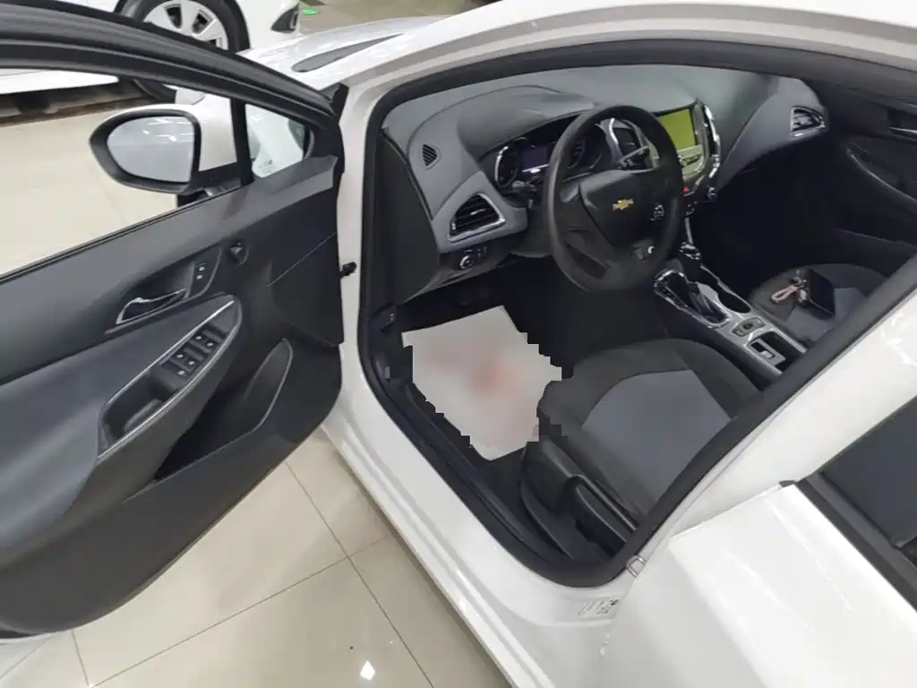 Chevrolet Cruze — миниатюра 16
