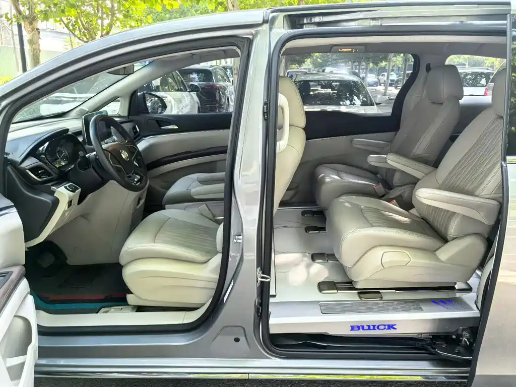 Buick GL8 — миниатюра 7