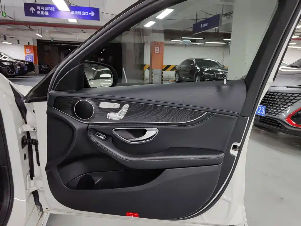 Mercedes-Benz C-Class — миниатюра 12