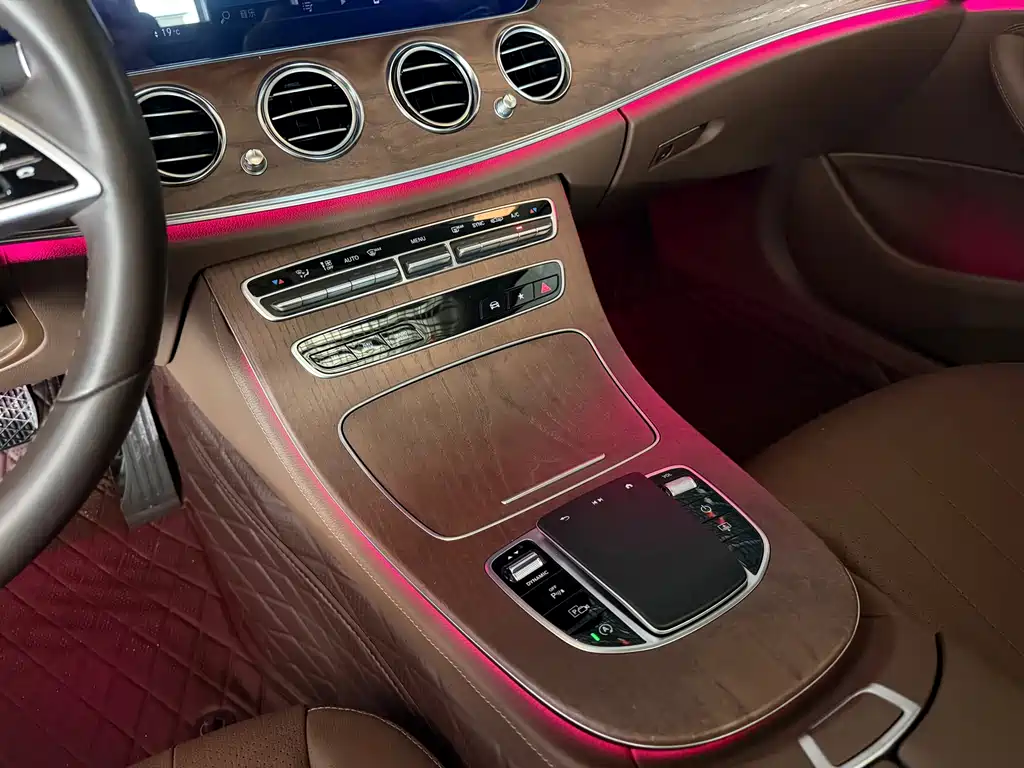 Mercedes-Benz E-Class — миниатюра 6