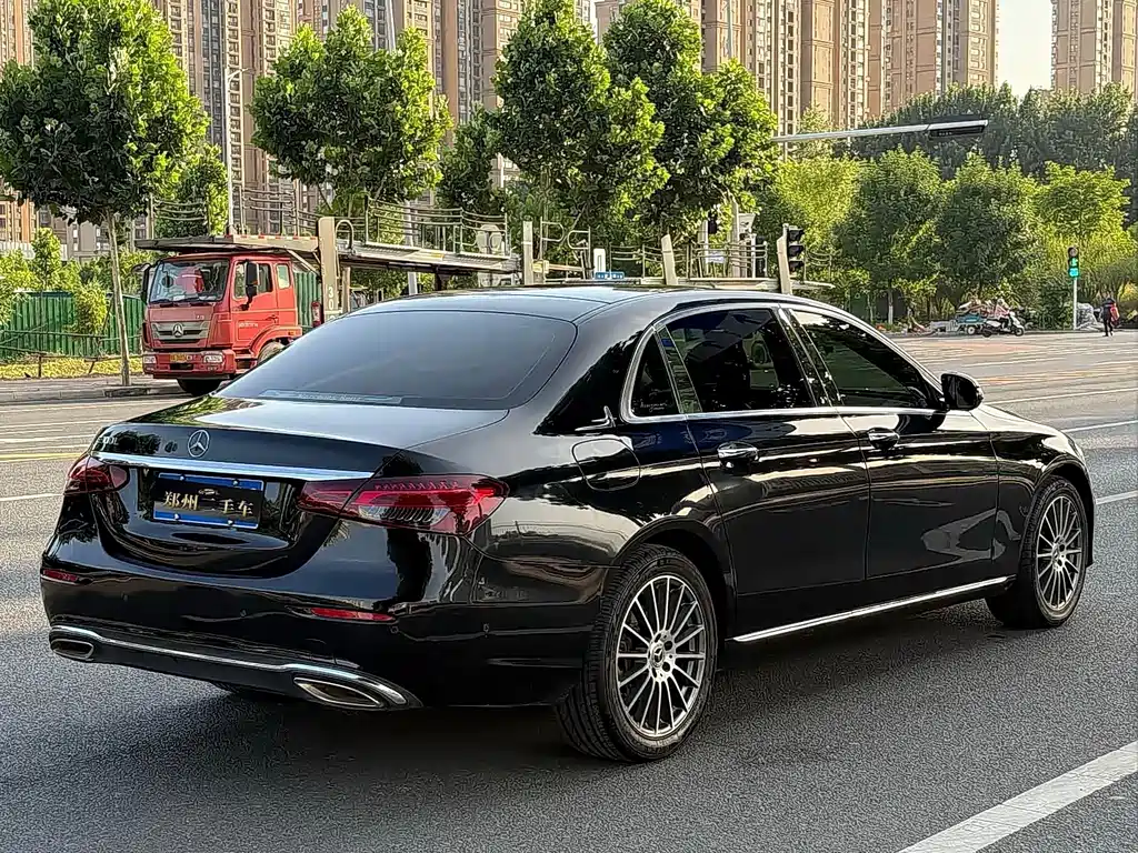 Mercedes-Benz E-Class — миниатюра 19