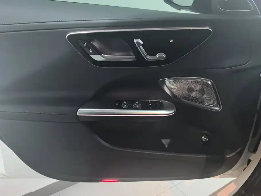 Mercedes-Benz C-Class — миниатюра 7