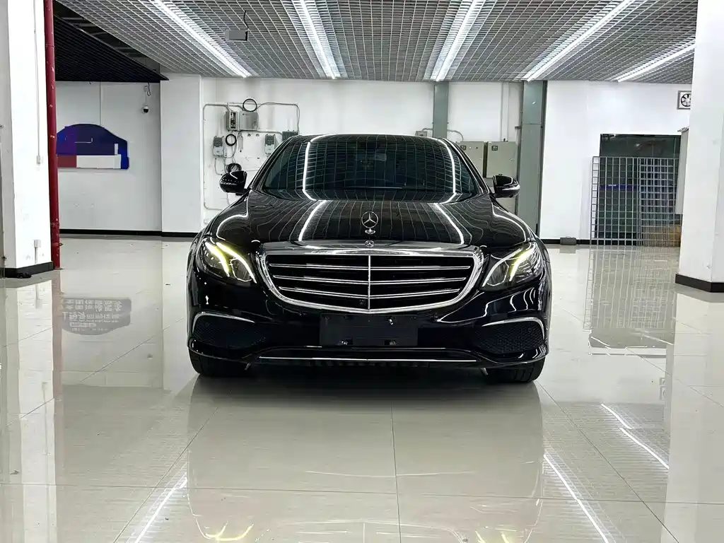 Mercedes-Benz E-Class — миниатюра 2