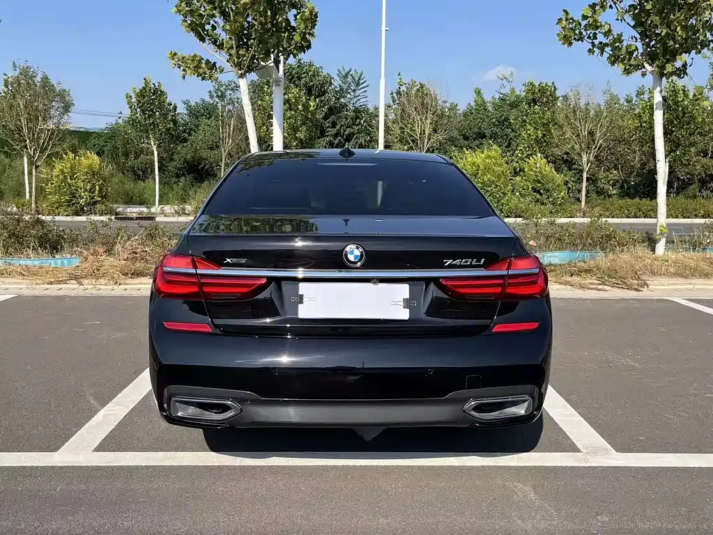 BMW 7 Series — миниатюра 3