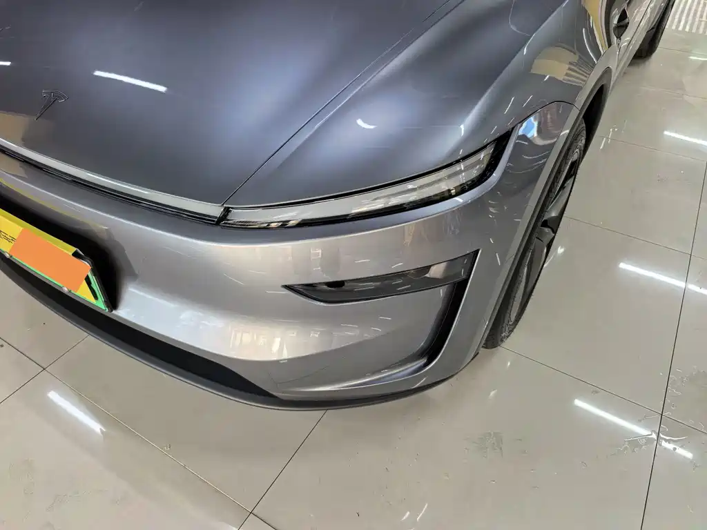 Tesla Model Y — миниатюра 13