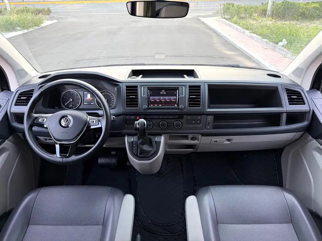 Volkswagen Caravelle — миниатюра 7