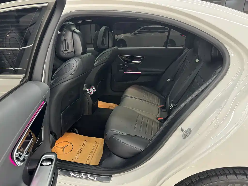 Mercedes-Benz C-Class — миниатюра 13