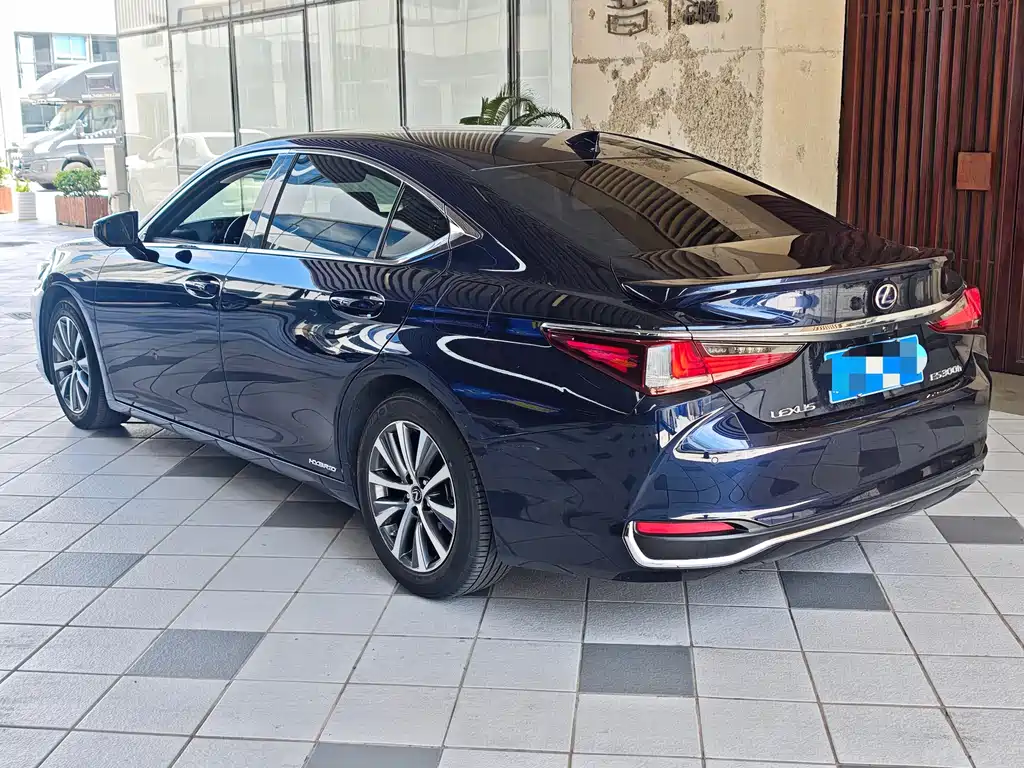 Lexus ES — миниатюра 10