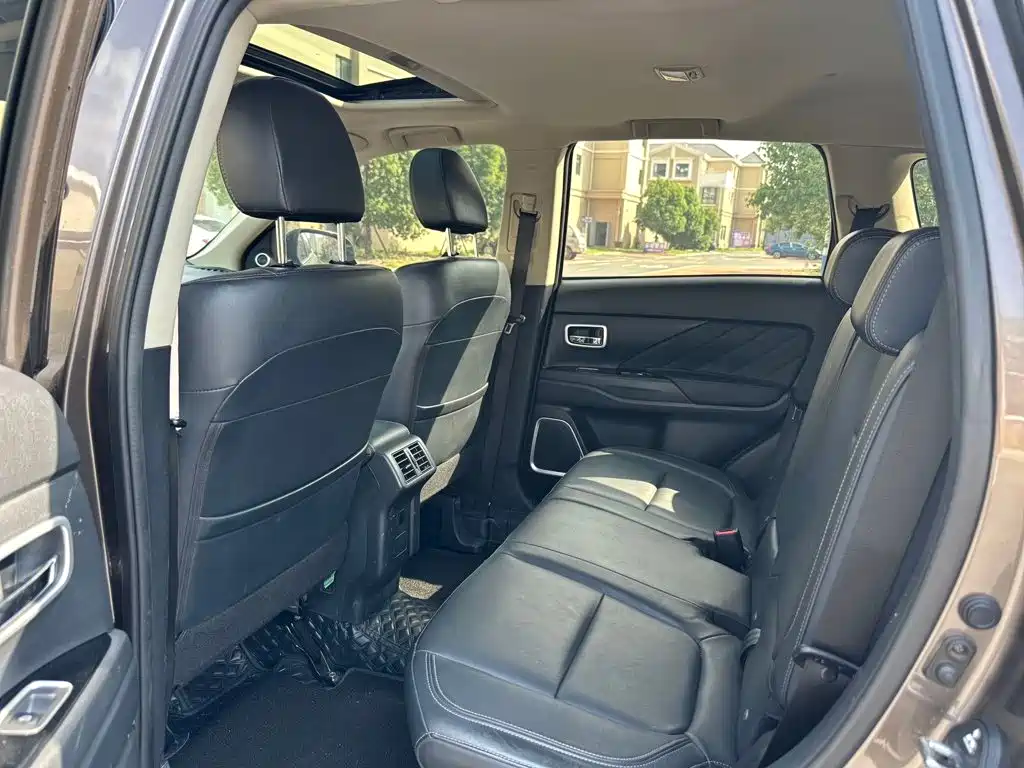 Mitsubishi Outlander — миниатюра 8