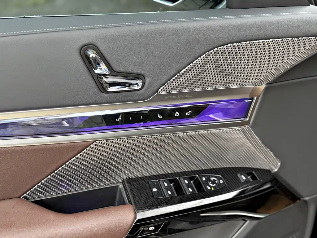 BMW 7 Series — миниатюра 6