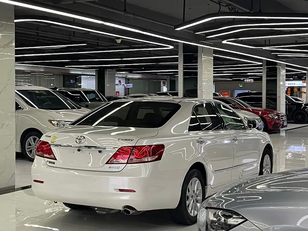 Toyota Camry — миниатюра 4