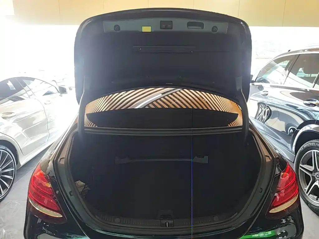 Mercedes-Benz E-Class — миниатюра 19