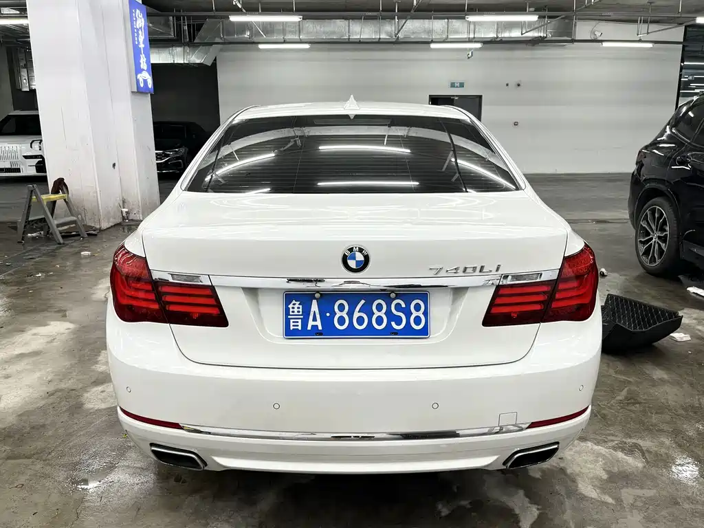 BMW 7 Series — миниатюра 5