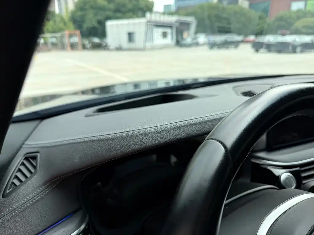 BMW 5 Series — миниатюра 7