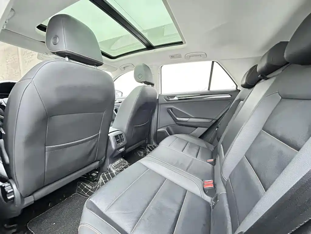Volkswagen T-Roc — миниатюра 8