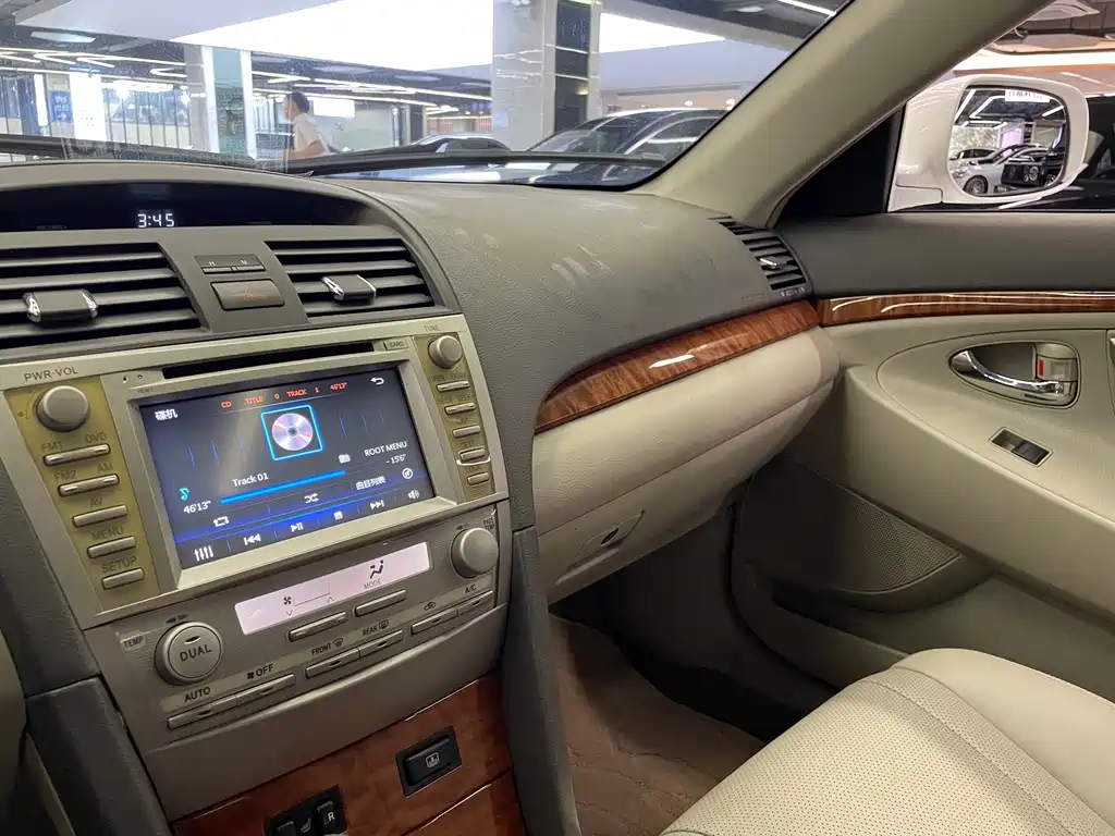 Toyota Camry — миниатюра 20