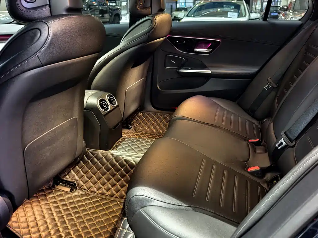 Mercedes-Benz C-Class — миниатюра 6