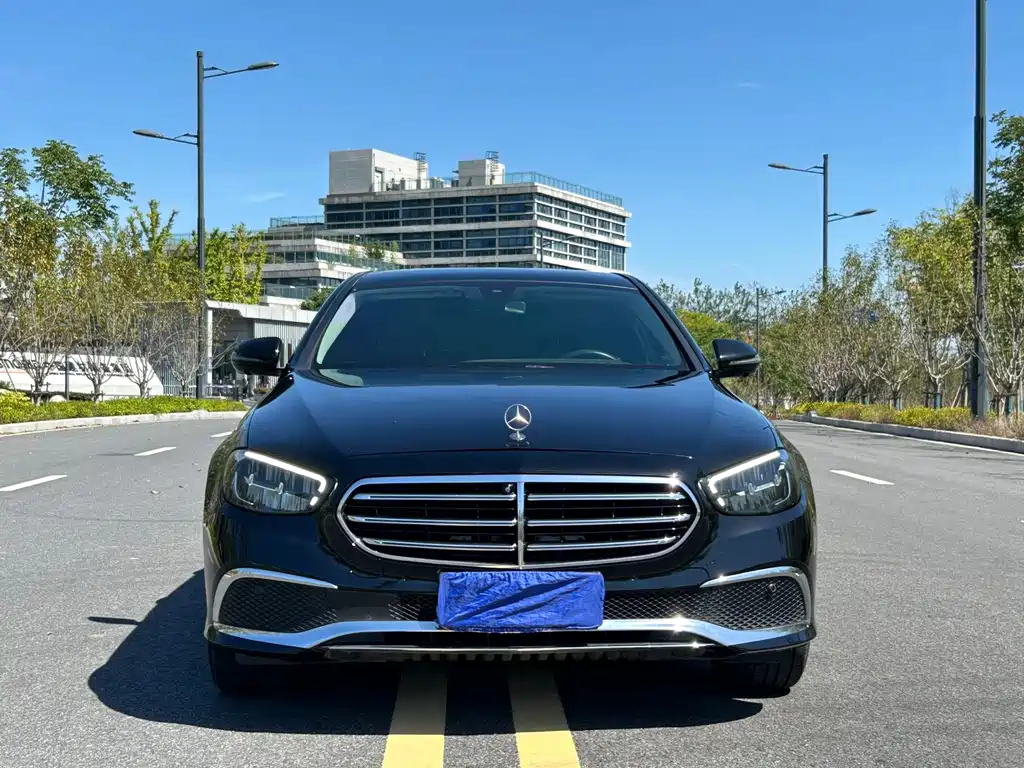 Mercedes-Benz E-Class — миниатюра 2