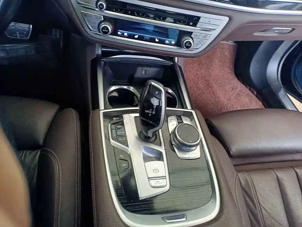 BMW 7 Series — миниатюра 26