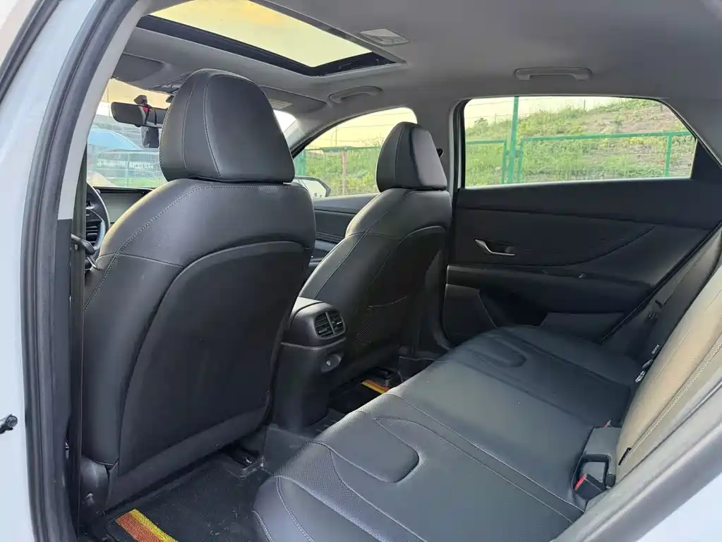 Hyundai Elantra — миниатюра 9