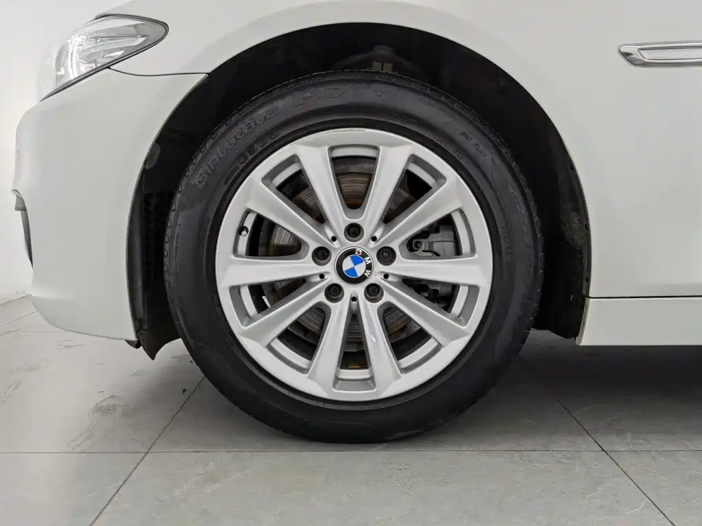 BMW 5 Series — миниатюра 17