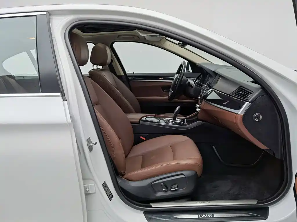 BMW 5 Series — миниатюра 23
